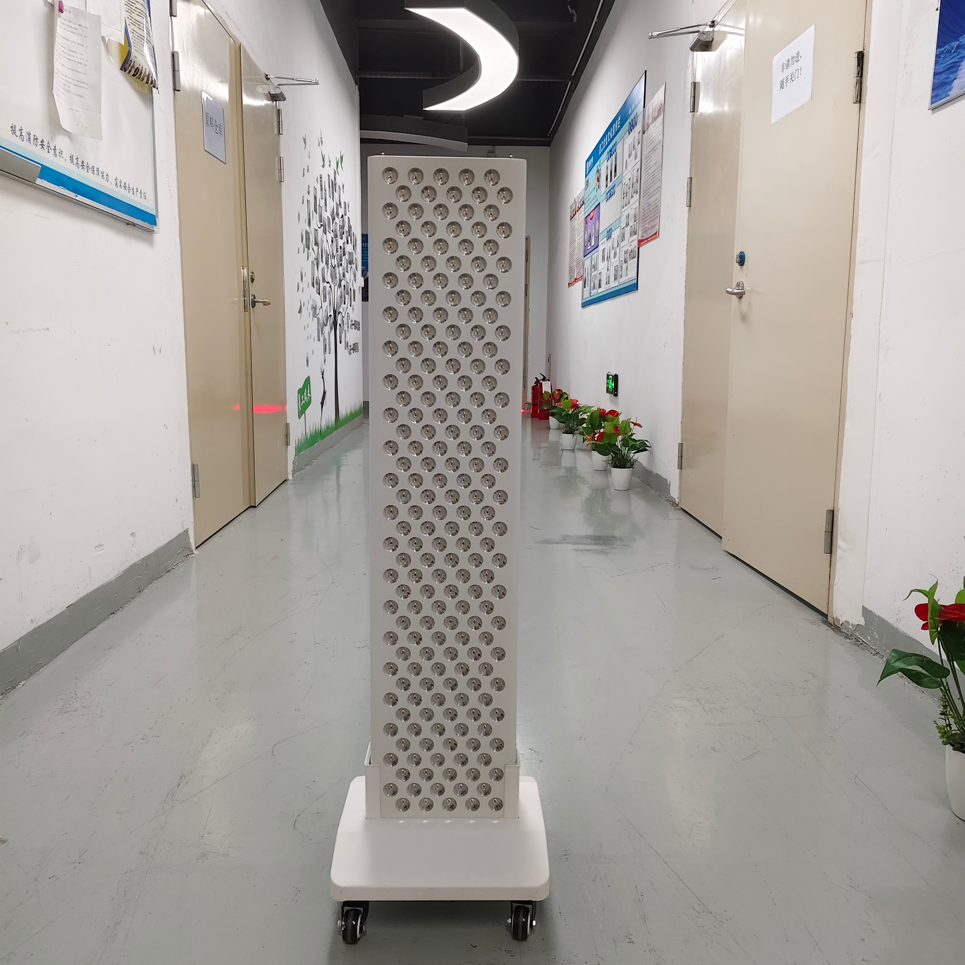 NovaRed 1000W red light therapy panel with LCD display, 200 LEDs, hanging hooks, pulley system, and full-body red light coverage
