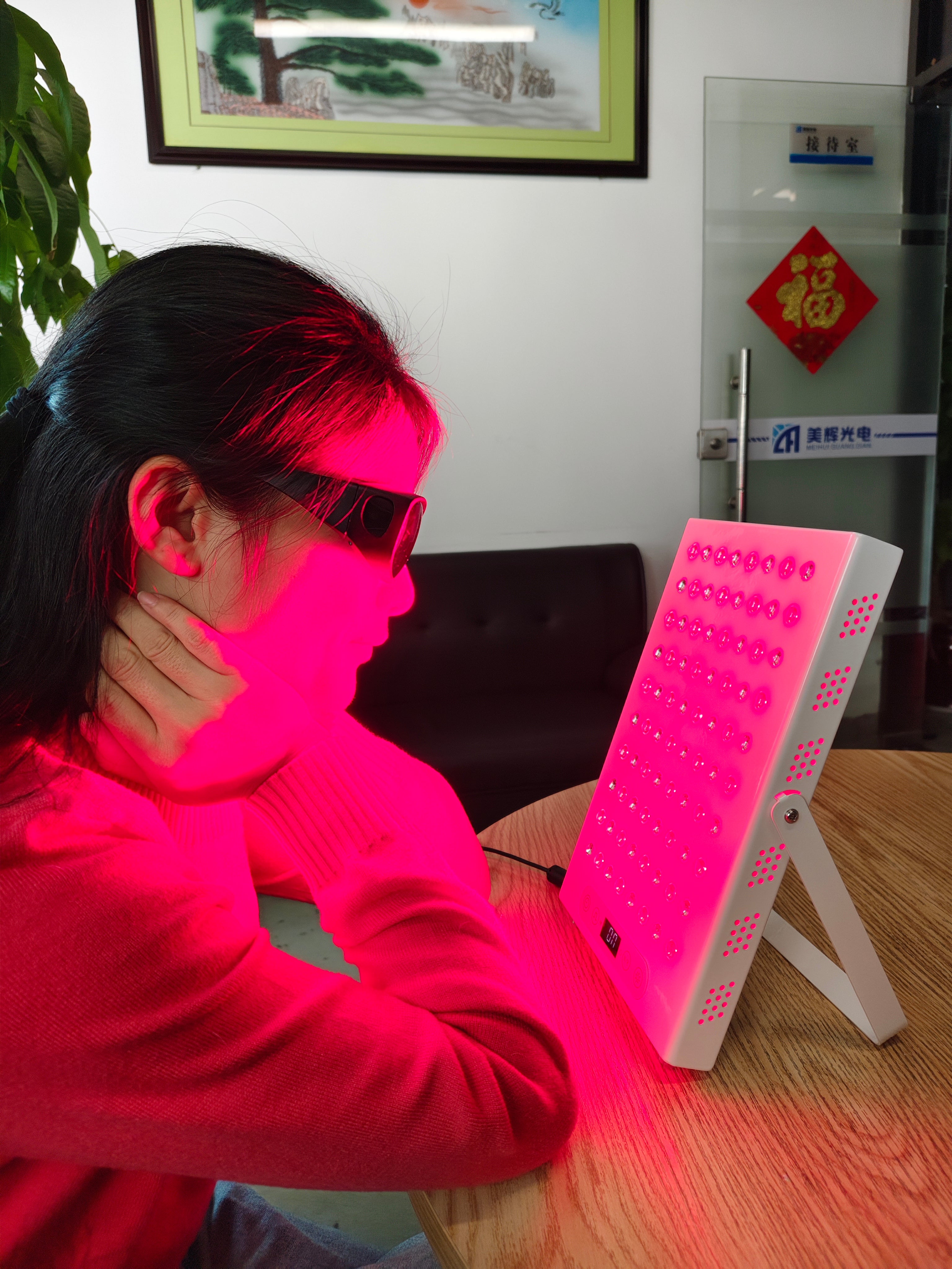 NovaRed 400W red light therapy panel with foldable stand, 80 LEDs, near-infrared 660nm and 850nm wavelengths, compact and portable device