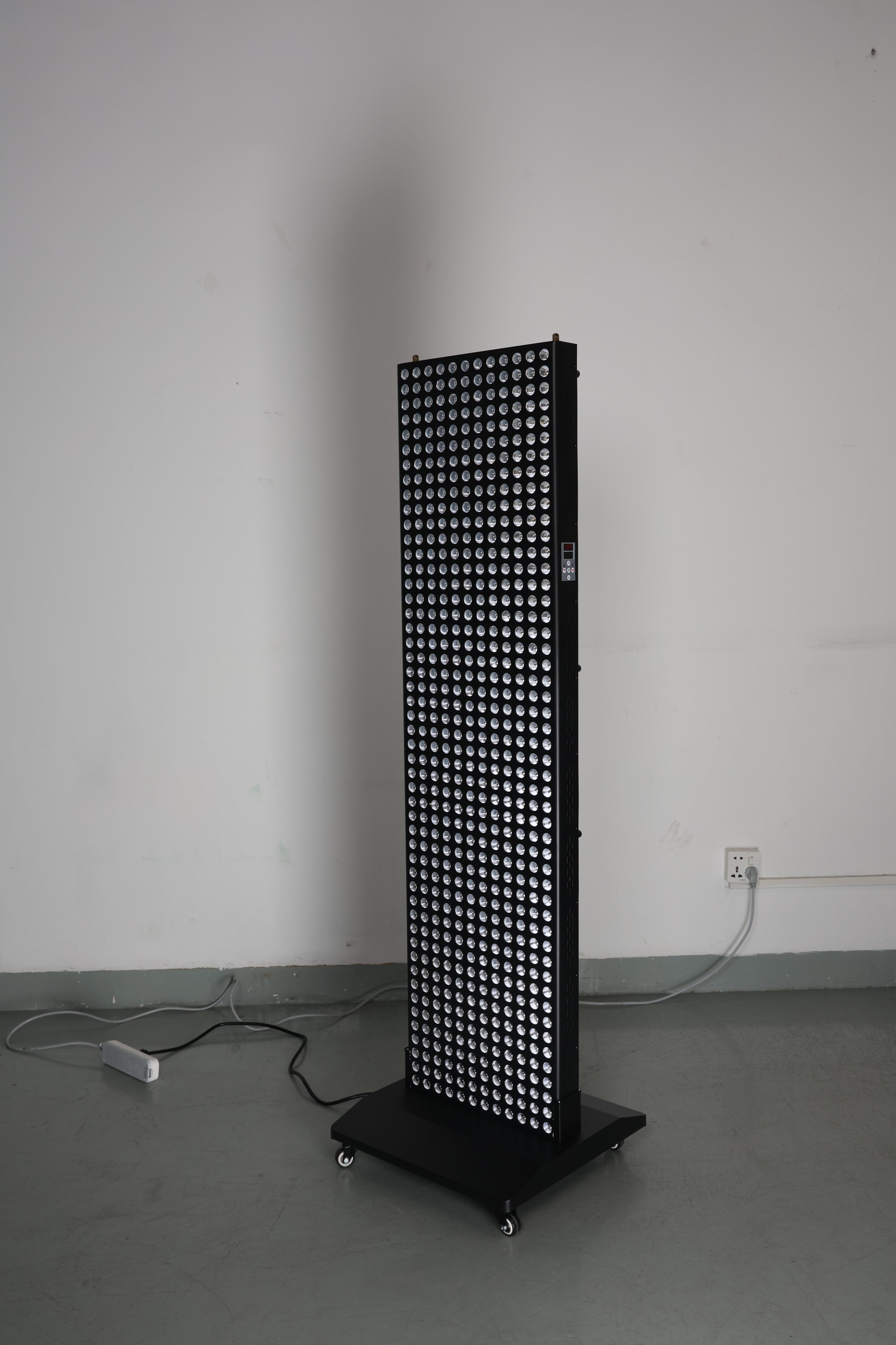 3000W Red Light Therapy Panel – LCD Touchscreen, 600 LEDs, Hanging Hooks + Pulley, Whole-Body Coverage