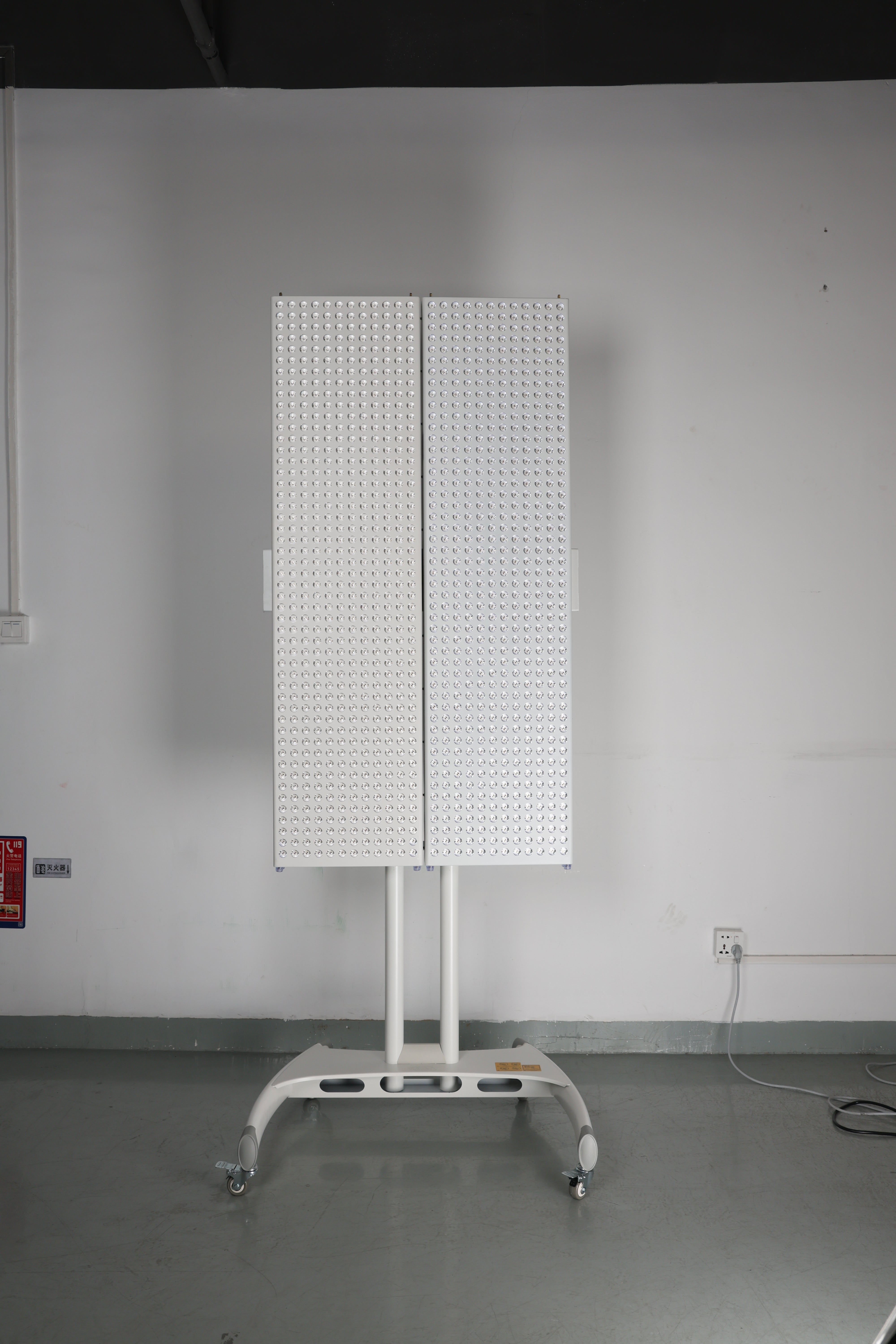 3000W Red Light Therapy Panel – LCD Touchscreen, 600 LEDs, Hanging Hooks + Pulley, Whole-Body Coverage