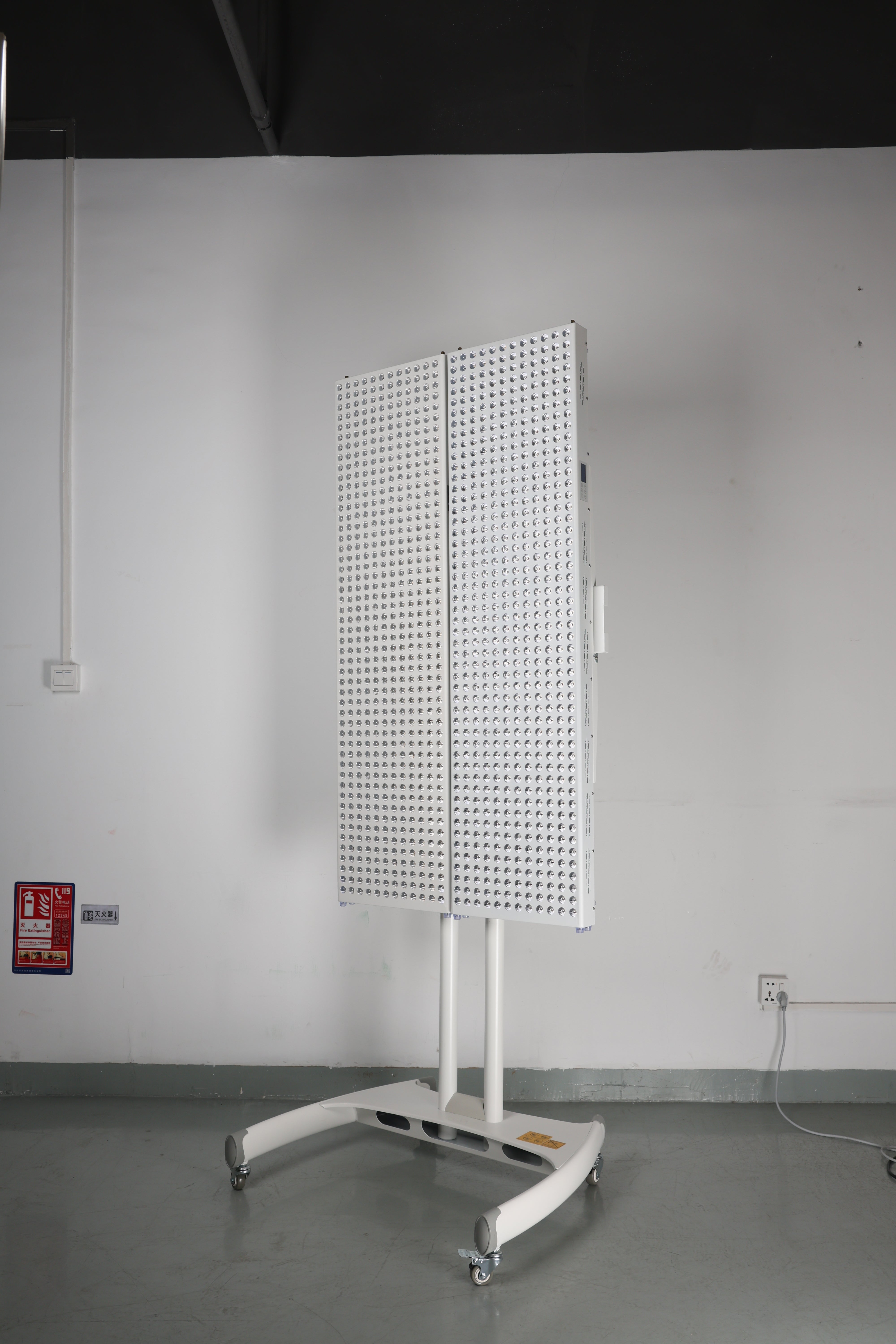 3000W Red Light Therapy Panel – LCD Touchscreen, 600 LEDs, Hanging Hooks + Pulley, Whole-Body Coverage