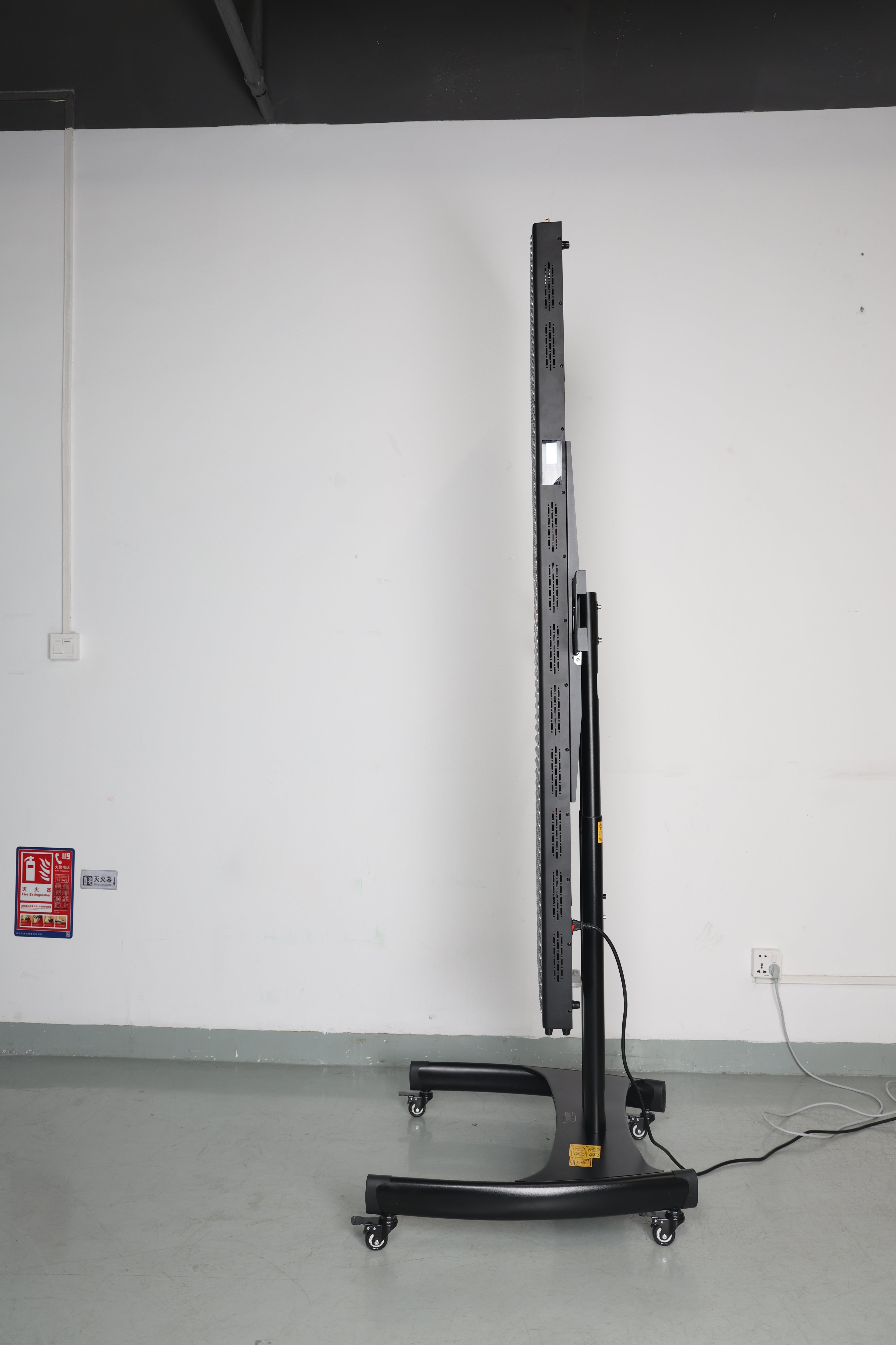 3000W Red Light Therapy Panel – LCD Touchscreen, 600 LEDs, Hanging Hooks + Pulley, Whole-Body Coverage