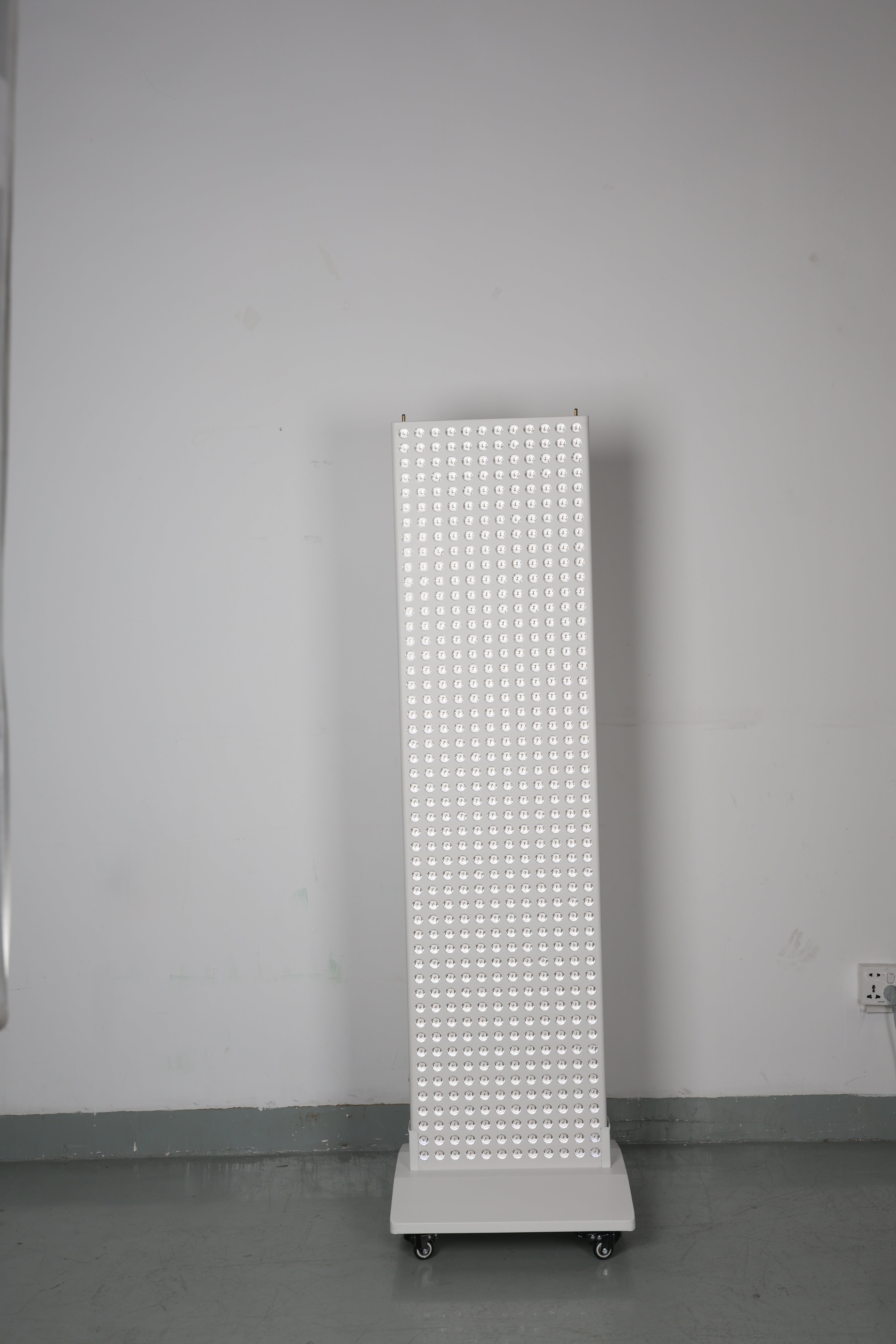 3000W Red Light Therapy Panel – LCD Touchscreen, 600 LEDs, Hanging Hooks + Pulley, Whole-Body Coverage